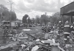 Ratownicy w Winnicy po ugaszeniu pożaru 14 lipca 2022 roku.